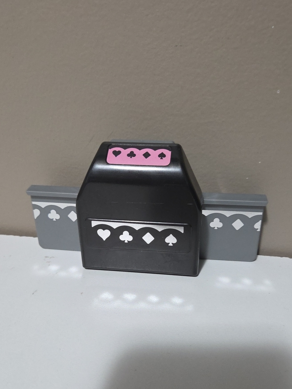 Deck of cards Edge Paper Punch